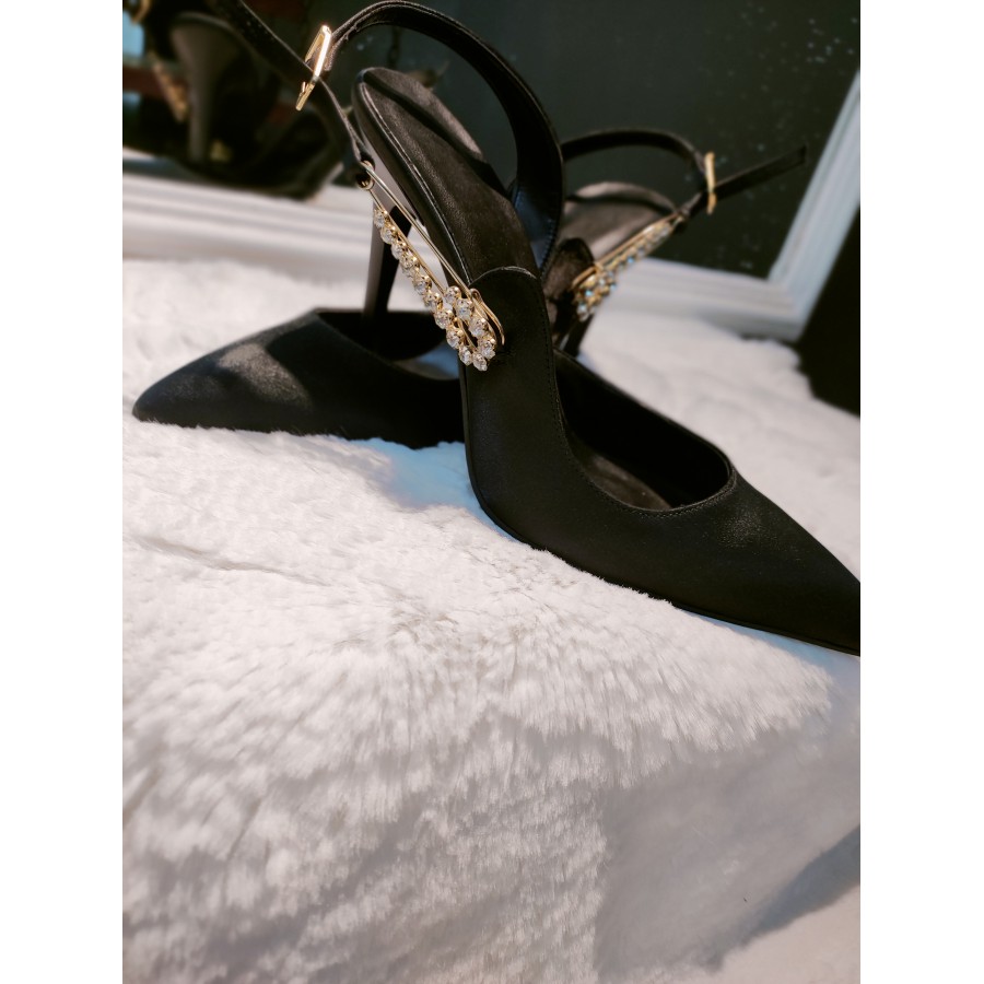 Çengel Taş Detaylı Siyah Stiletto